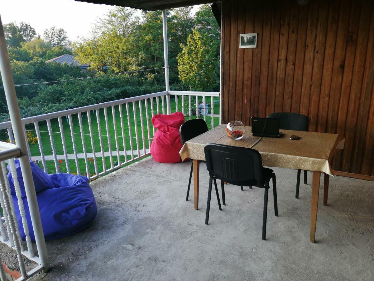 Guesthouse Saniko Martvili Exteriör bild